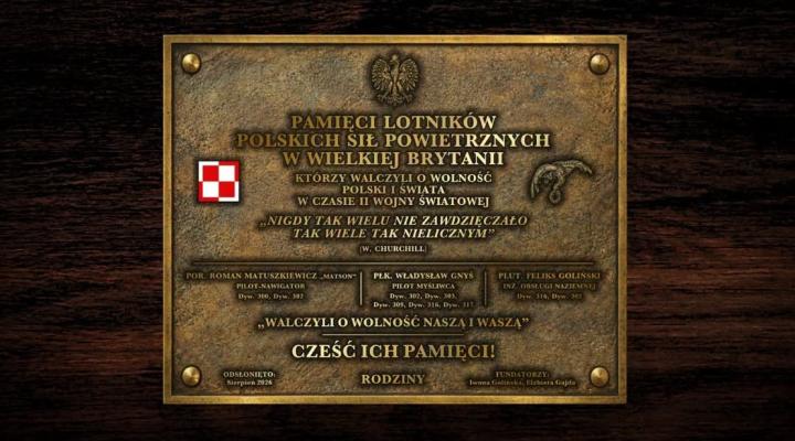 Tablica pamiątkowa poświęcona lotnikom Polskich Sił Powietrznych na Zachodzie (fot. muzeumsp.pl)