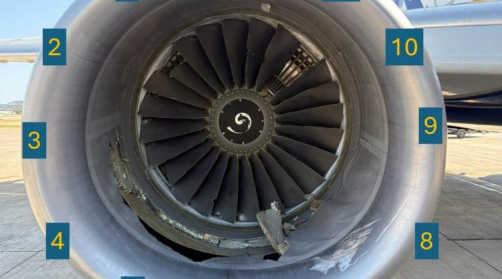 Widok na silnik nr 2 (prawy) samolotu B737-800 linii Ryanair - widok do tyłu (fot. NTSB)
