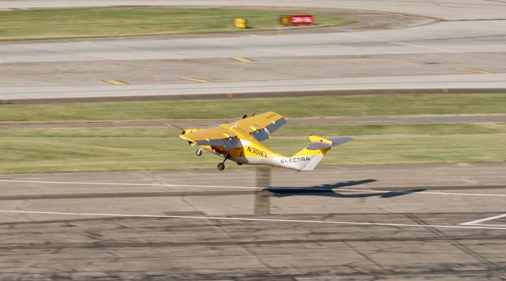 Electra EL2 wykonuje start w porcie lotniczym Roanoke–Blacksburg (fot. Electra)