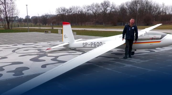 Marek Siuta opowiada o szybowcu SWIFT S-1 (fot. Muzeum Lotnictwa Polskiego)