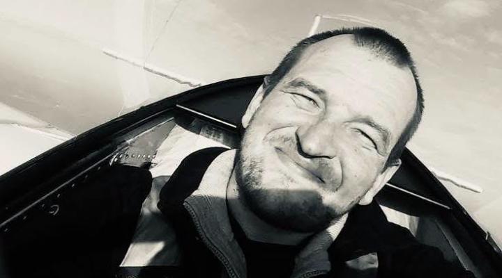 Tomasz Borowiak w szybowcu (fot. Aeroklub Kujawski)