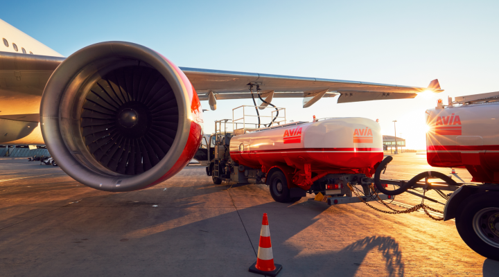 Unimot dostarcza paliwo lotnicze dla Norwegian (fot. Unimot Aviation)
