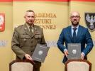  Porozumienie o współpracy pomiędzy Polską Agencją Żeglugi Powietrznej a Akademią Sztuki Wojennej, fot. pansa.pl