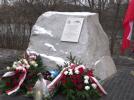 Obelisk upamiętniający lotników z Liberatora na bulwarze Lotników Alianckich w Krakowie (fot. telewizja.krakow.pl)