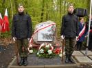 Uroczystość odsłonięcia kamienia upamiętniającego zrzut polskich żołnierzy koło Baniochy (fot. Gmina Góra Kalwaria)