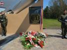Odsłonięcie tablicy pamiątkowej (fot. 12bbsp.wp.mil.pl)