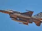 F-16D w locie należący do Pakistan Air Force (fot. Tomás Del Coro/CC BY-SA/Wikimedia Commons)