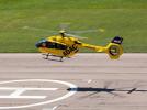 H145 - pięciołopatowy śmigłowiec należący do ADAC Luftrettung na lotnisku (fot. Airbus Helicopters)