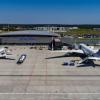 Port Lotniczy Rzeszów-Jasionka - dwa samoloty na płycie przed terminalem (fot. rzeszowairport.pl)