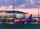 Port Lotniczy Wrocław - samoloty Wizz Air na płycie nocą (fot. Port Lotniczy Wrocław)