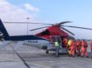 Pracownicy firmy LOTOS Petrobaltic wchodzą do śmigłowca EC-155 firmy Heli Holland (fot. airport.gdansk.pl)