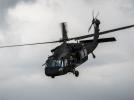 S-70i Black Hawk w locie - widok z przodu z ukosa (fot. MON)