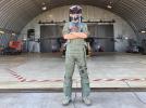 "Sox", pilot F-16 przed hangarem (fot. Staff Sgt. Jonathan Snyder)