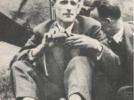 Stanisław Prauss przy samolocie RWD (Źródło: Glass A. ”Samolot rozpoznawczo-bombardujący PZL-23 Karaś”. Wydawnictwo MON)