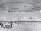 Sterowiec "Norge" w Ny-Ålesund, 1926 (fot. Unknown author/Domena publiczna/Wikimedia Commons)