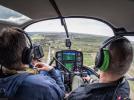 Szkolenie lotnicze - widok z kabiny śmigłowca R44 Raven II (fot. LAW)