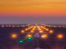 Port Lotniczy Katowice - pas startowy o zachodzie słońca (fot. katowice-airport.com)