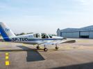 Socata TB-9 Tampico należący do Ośrodka Kształcenia Lotniczego PRz przed hangarami (fot. B.Motyka)