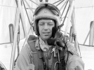 Lou Everett- pilot oblatywacz; jako pierwszy zasiadł za sterami statku powietrznego wyposażonego w napęd i skrzydło Rogallo.