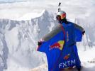 Valery Rozov przed skokiem (fot. Nika Lebanidze/Red Bull Content Pool)