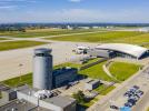 Port Lotniczy Rzeszów-Jasionka - widok na wieżę i pas startowy (fot. rzeszowairport.pl)