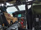 Pilot za sterami policyjnego śmigłowca S-70i Black Hawk (fot. kom. Andrzej Sowiński z ZLP GSP KGP)