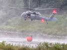 S-70i Black Hawk podczas działań przy gaszeniu pożarów lasów w Czechach (fot. kadr z filmu Armybutik, Facebook)