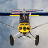 Łukasz Czepiela za sterami samolotu Carbon Cub EX2 podczas lotu - widok z przodu (fot. Sławomir Krajniewski, Red Bull Content Pool)