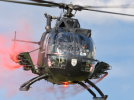Bölkow Bo 105 w locie - widok z przodu z bliska (fot. Materiały prasowe bo105.pl, Adam Kopec)