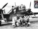 Załoga zajmuje miejsca w samolocie bombowym Wellington Mk II z silnikami rzędowymi Rolls-Royce Merlin X (fot. Zbiory W. Krajewskiego)