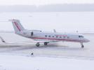 G550 z 1 Bazy Lotnictwa Transportowego na lotnisku w zimowej scenerii (fot. 1. Baza Lotnictwa Transportowego, Facebook)