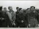 Piloci 317 Dywizjonu myśliwskiego na lotnisku RAF Exeter, sierż. Piotr Kuryłłowicz drugi od lewej (fot. Ze zbiorów Muzeum Sił Powietrznych w Dęblinie, Album Stanisława Bochniaka, sygn. MSP/A/204)