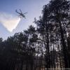 Policyjny Black Hawk w akcji gaszenia pożaru lasu, fot mł.asp_. Łukasz Rutkowski PSP