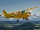 Cessna 172 w locie - Tatry w tle (fot. Aeroklub Nowy Targ)
