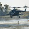 Wodne szkolenie wielkopolskich terytorialsów z udziałem śmigłowca Mi-17 (fot. DWOT)