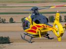 EC135 Lotniczego Pogotowia Ratunkowego w locie - widok z tyłu (fot. Filip Modrzejewski)