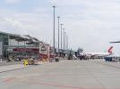 Port Lotniczy Wrocław - samoloty na płycie przy terminalu (fot. Port Lotniczy Wrocław)