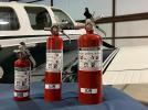 Różne typy gaśnic. Źródło: AOPA