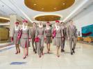 Nowe, stylowe uniformy w Emirates dla elitarnego zespołu obsługi pasażerów premium i VIP (fot. Emirates)