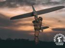 FlyEye - dron wypuszczany z ręki przez żołnierza (fot. WB Group)