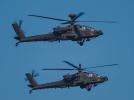 AH-64D Apache - dwa śmigłowce w locie (fot. DGRSZ)