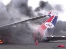 Płonący samolot Yemenia Arways na płycie lotniska Sana, fot. fl360
