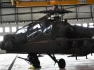 Apache AH-64D w hangarze (fot. Ministerstwo Obrony Narodowej)