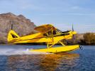 Zmodernizowany PA-18 Super Cub o masie brutto 2300 funtów na amfibiach WipLine (fot. CubCrafters)