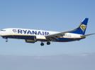 B737-800 lini Ryanair w locie (fot. Michael Oldfield, CC BY-SA 4.0, Wikimedia Commons)