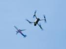 Dron w pobliżu samolotu pasażerskiego (fot. Andrzej Chyliński)