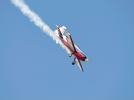 Norbert Kasperek za sterami samolotu EXTRA 200 (fot. Mazury AirShow)