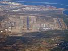 Port lotniczy Barcelona - El Prat - widok z lotu ptaka (fot. ERIC SALARD from PARIS, FRANCE, CC BY-SA 2.0, Wikimedia Commons)