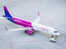 A321neo należący do Wizz Air na płycie lotniska (fot. Piotr Adamczyk)