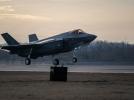 F-35 na pasie startowym bazy lotniczej w Ebbing (fot. Tech. Sgt. Patricia Teare, 188th Wing)